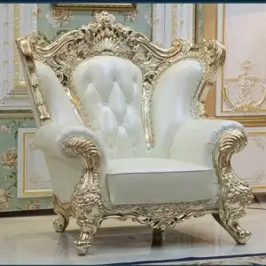 | طقم كنب من تصميم ملكي