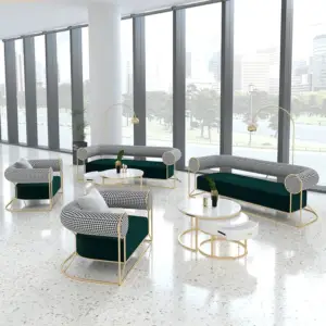 طقم كنب مودرن مع طاولة قهوة