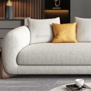 | كنب بتصميم إيطالي – فخامة تنجيد ناعم وقاعدة خشبية متينة – لون رمادي