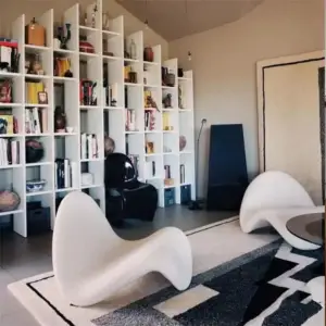 كرسي استرخاء منحني بألوان متعددة