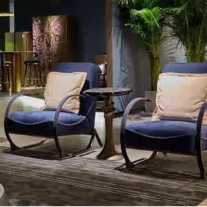 كرسي مفرد مبطن بالكامل