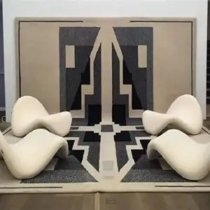 كرسي استرخاء منحني بألوان متعددة