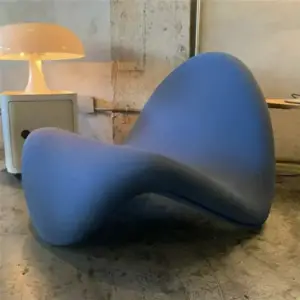 كرسي استرخاء منحني بألوان متعددة