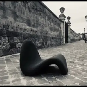 كرسي استرخاء منحني بألوان متعددة