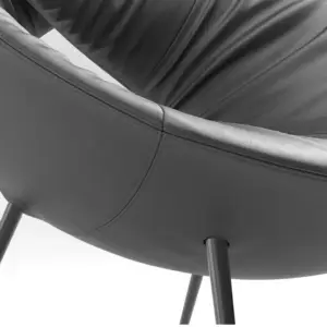 كرسي مفرد بشكل حديث