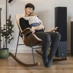 كرسي استرخاء هزاز خشبي بتصميم فخم