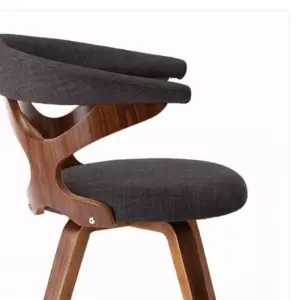 كرسي طعام بتصميم حديث