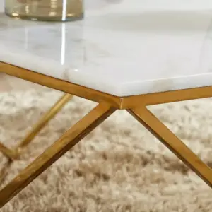 | طاولة قهوة بتصميم لونار