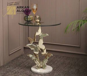 طاولة جانبية بسطح زجاجي بتصميم بترفلاي