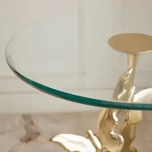 | طاولة جانبية بسطح زجاجي بتصميم بترفلاي