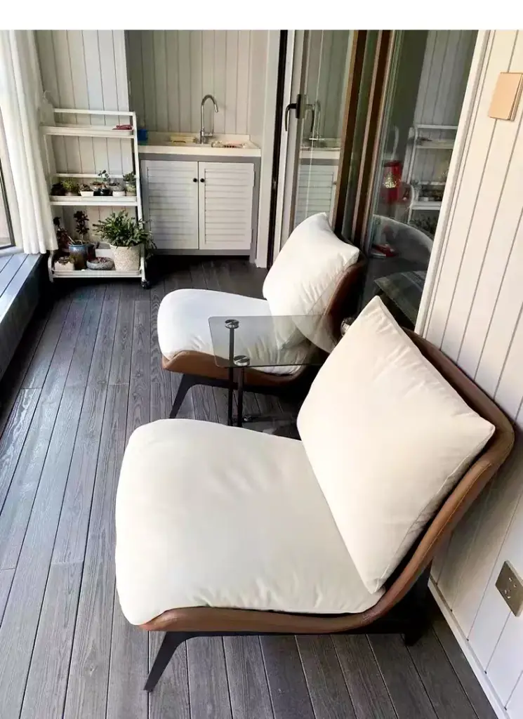 | كرسي مفرد بمسند قدم منخفض