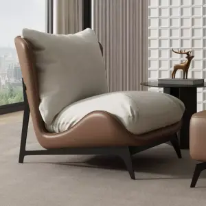 كرسي مفرد بمسند قدم منخفض