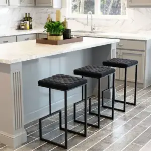 كرسي بار لون أسود بتصميم راقي