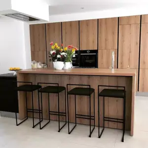 | كرسي بار انيق بتصميم عصري