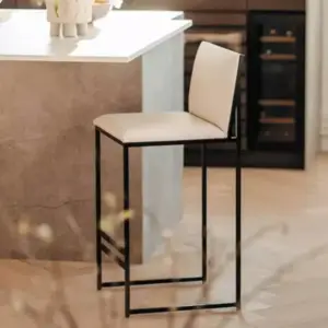 كرسي بار لون أسود وأبيض مميز
