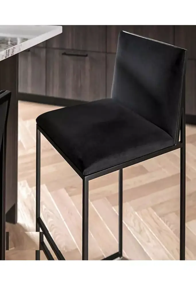 كرسي بار لون أسود وأبيض مميز