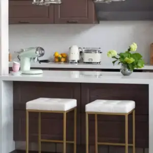 كرسي بار لون ذهبي وأبيض راقي