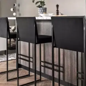 كرسي بار لون أسود وأبيض مميز