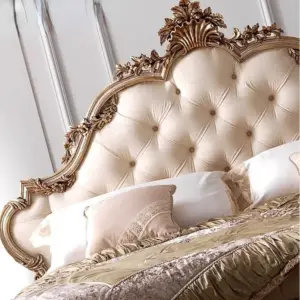 | غرفة نوم كاملة بطابع ملكي فاخر – تشمل سرير وتسريحة وكومودينات – تصميم مميز وتشطيب راقٍ