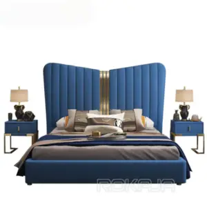 سرير مع 2 كمودينة بتصميم ملكي 4 سرير مع 2 كمودينة بتصميم ملكي