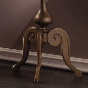 | طاولة جانبية بتصميم ملكي