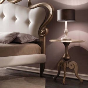 | طاولة جانبية بتصميم ملكي