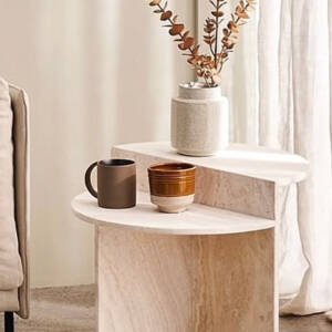 طاولة جانبية رخامية مميزة