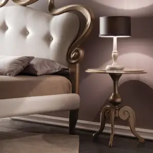 | طاولة جانبية بتصميم ملكي