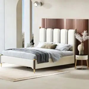 | سرير من الجلد الفاخر بارجل ذهبية