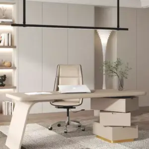 مكتب بتصميم متدرج حديث