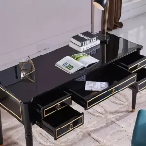 مكتب فاخر بتصميم كلاسيكي فخم