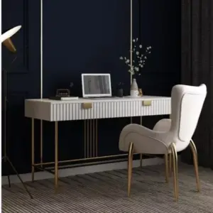 مكتب وكرسي بتصميم مريح