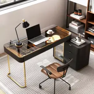 مكتب بتصميم كلاسيكي مع كرسي بسيط
