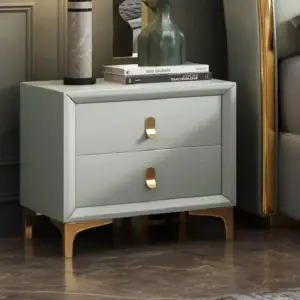 سرير ملكي بلمسات يدوية مع 2 كومودينة