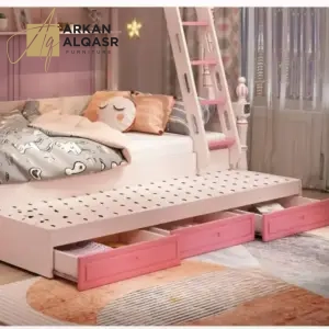 سرير أطفال كوين فاخر – تصميم فاخر مبطن – قاعدة خشبية متينة – متوفر بألوان متعددة