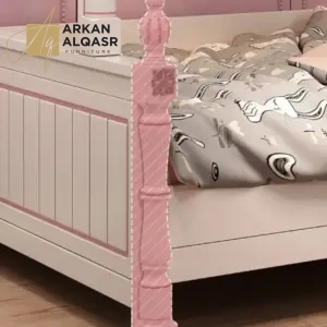 سرير أطفال كوين فاخر – تصميم فاخر مبطن – قاعدة خشبية متينة – متوفر بألوان متعددة