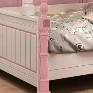 | سرير أطفال كوين فاخر – تصميم فاخر مبطن – قاعدة خشبية متينة – متوفر بألوان متعددة