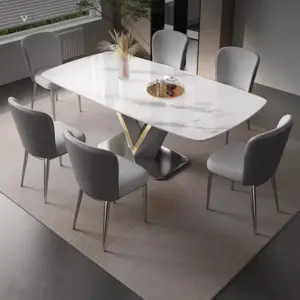 | طاولة طعام بقاعدة متينة مع كراسي مودرن