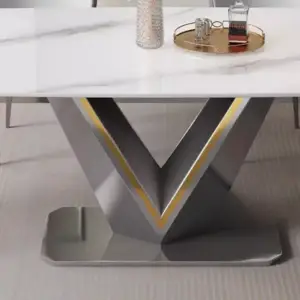 طاولة طعام بقاعدة متينة مع كراسي مودرن 