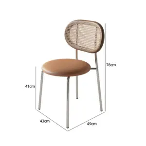 | طاولة طعام خشبية بتصميم يدوي عالي الجودة