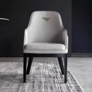 كرسي طاولة طعام بتصميم فخم