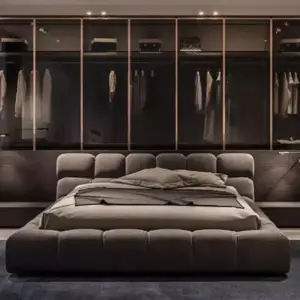 سرير مزدوج بتنجيد قماشي فاخر – تصميم عصري مع لوح رأس مبطن – هيكل خشبي متين – ألوان متعددة