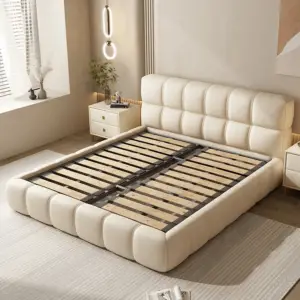 سرير نوم من جلد بتصميم بسيط