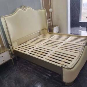 | غرفة نوم كلاسيكية فاخرة بأناقة لا تضاهى