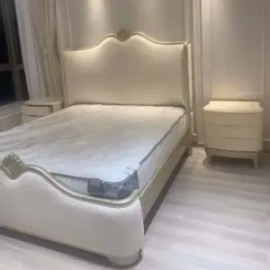 | غرفة نوم كلاسيكية فاخرة بأناقة لا تضاهى