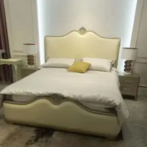 | غرفة نوم كلاسيكية فاخرة بأناقة لا تضاهى