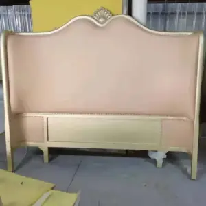 | غرفة نوم كلاسيكية فاخرة بأناقة لا تضاهى