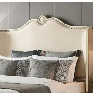 | غرفة نوم كلاسيكية فاخرة بأناقة لا تضاهى