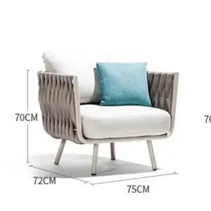 | كرسي من الروطان مصمم للجلسات الخارجية