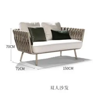 | كرسي من الروطان مصمم للجلسات الخارجية